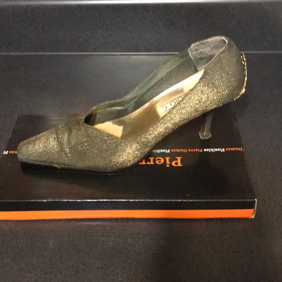 I’m selling dark wren with gold design on the back - Picture 3 of 4